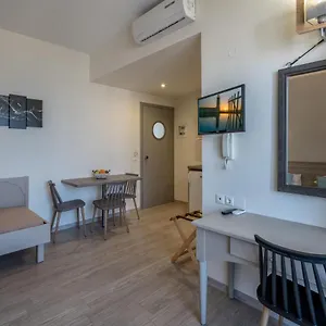 3* Отель Icarus & By 