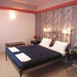 4* Отель Niriides